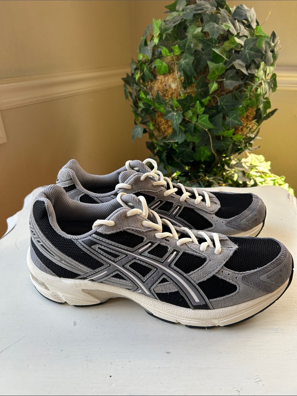Asics Men's Black and Gray Athletic Running Shoes New no box